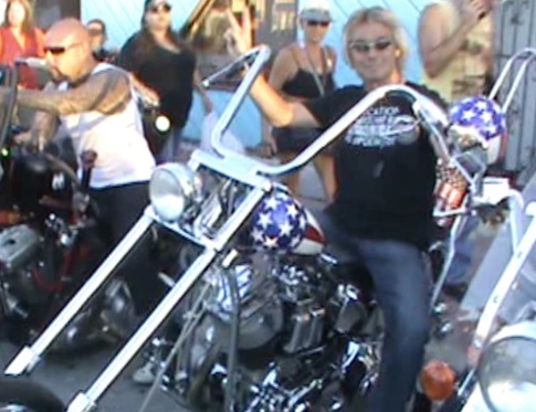 Easy Rider replica chopper a big hit in Daytona Beach, FL at Biketoberfest / Headline Surfer®