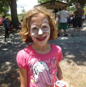 Face painting at Riverfest in Oak Hill, FL / Headline Surfer