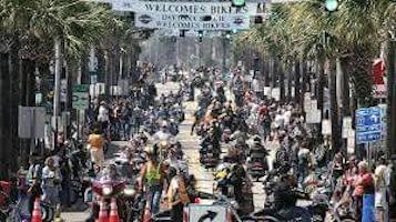 Scene-setter of Bike Week on Main Street in Daytona Beach / Headline Surfer®