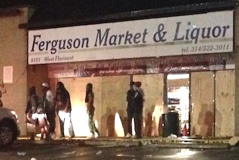 Ferguson liquor store burned & looted / Headline Surfer®
