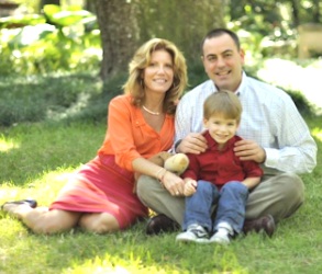 Karen and Matt Foxman with son / Headline Surfer®