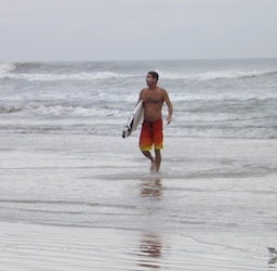 Surfer enjoys weekend in New Smyrna Beach waves / Headline Surfer®