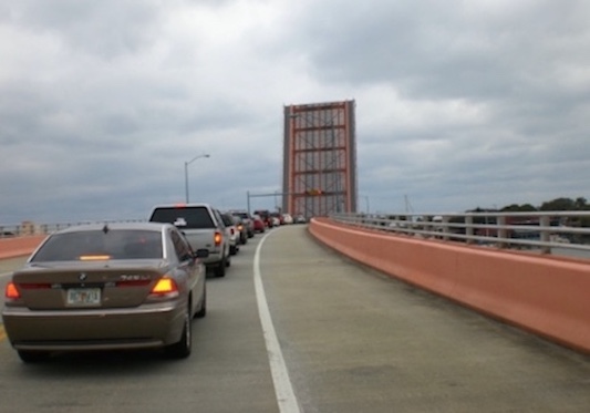 North Causeway traffic congestion in New Smyrna Beach, FL / Headline Surfer