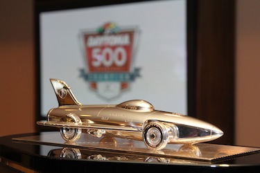 Trophy for Daytona 500 / Headline Surfer®