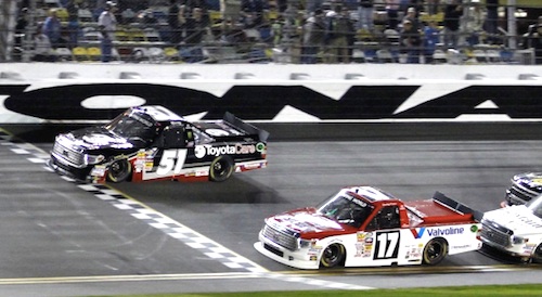 Kyle Busch edges Timothy Peters at the line in 2014 truck race at Daytona / Headline Surfer®