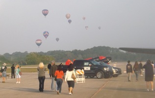 Few people Sunday morning at New Smyrna Beach Balloon & Sky Fest