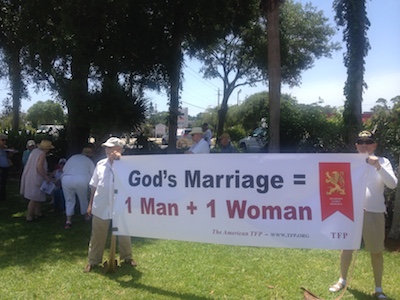 Maredy & Walt Hanford lead protest against gay marriage in Port Orange, Fl / Headline Surfer